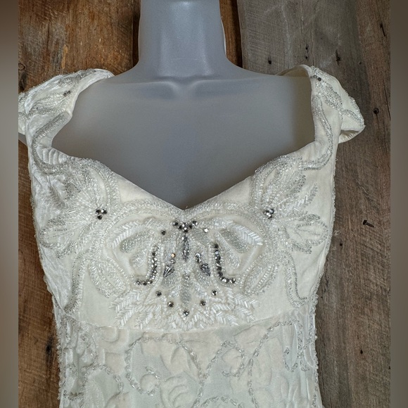 Badgley Mischka Cream Velvet/Silk Gown - Size 8 - Picture 5 of 16